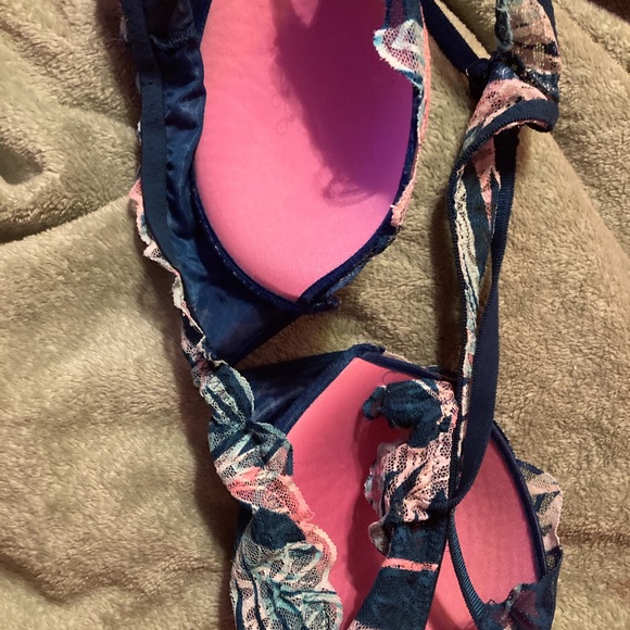 Pink bras - Picture 4 of 7